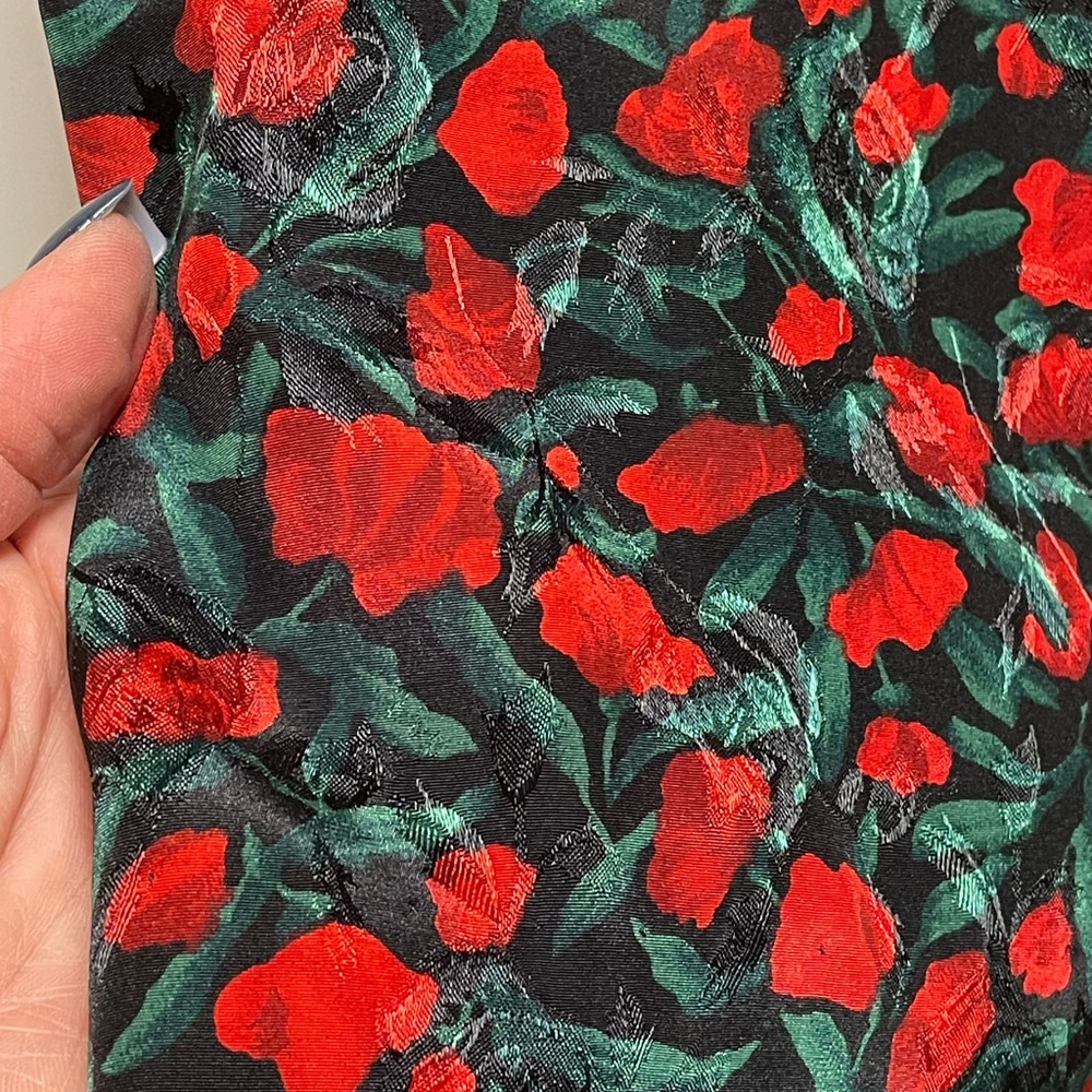 🌹 Leslie Fay Size 8 Black Red Green Floral Textured Midi Skirt 28 W 27 L Y2K - Picture 3 of 8
